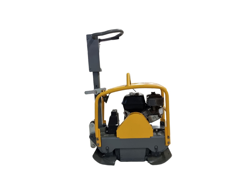Atlas Copco LG160 vibrationsplatta, vikt 161 kg, idealisk för mindre markarbeten och trädgårdsprojekt.