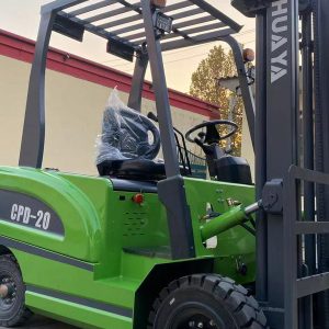 Motviktstruck Liftor CPD-20 med 2 tons kapacitet, perfekt för uthyrning och materialhantering.